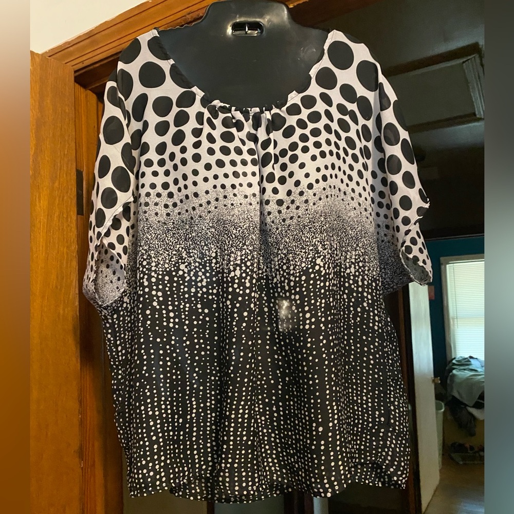 SAMI JO BLACK AND WHITE SIZE 1X SHORT SLEEVE SHIRT NWOT